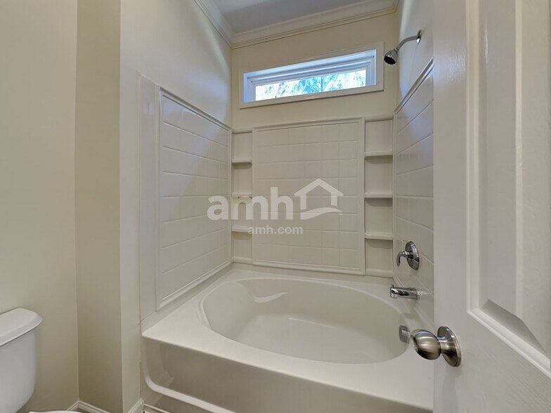 Building Photo - 641 Woodson Dr