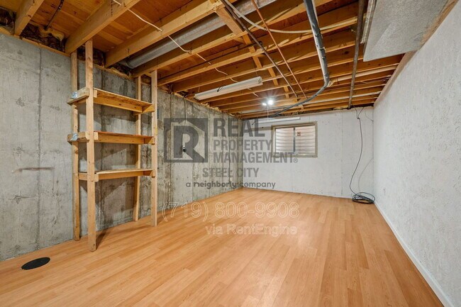 Building Photo - 12 Chicory Ct