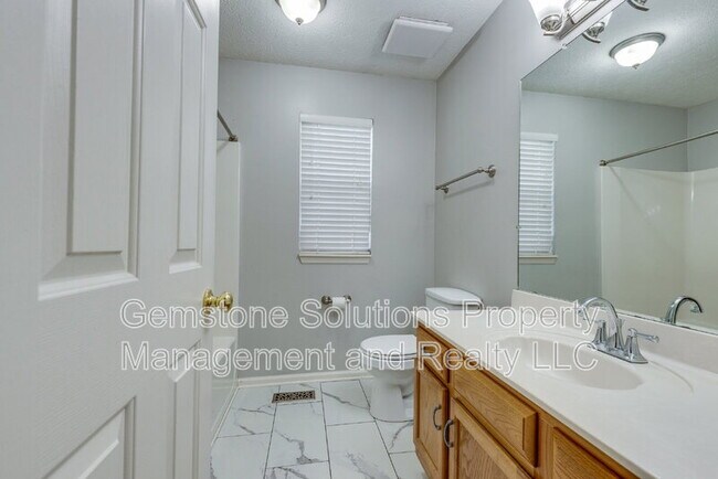 Building Photo - 2214 Falcon Creek Dr