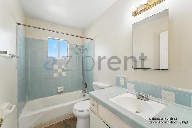 Building Photo - 132 W 18th St