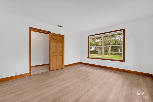 Building Photo - 6425 Village Point Dr
