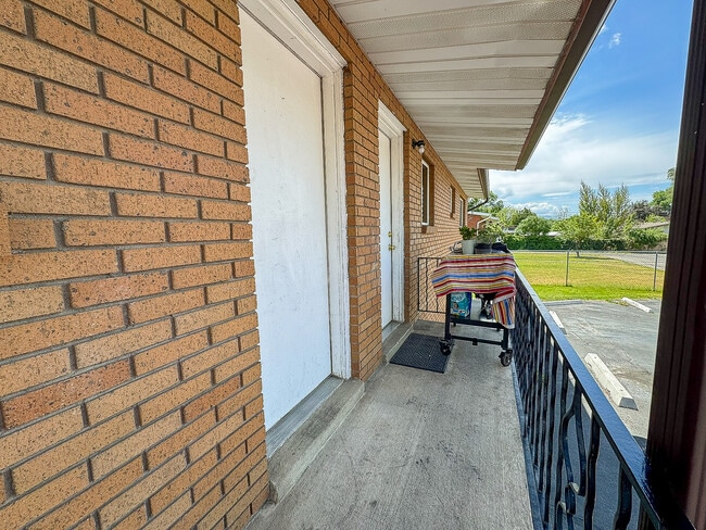 Building Photo - 1748 S 500 E