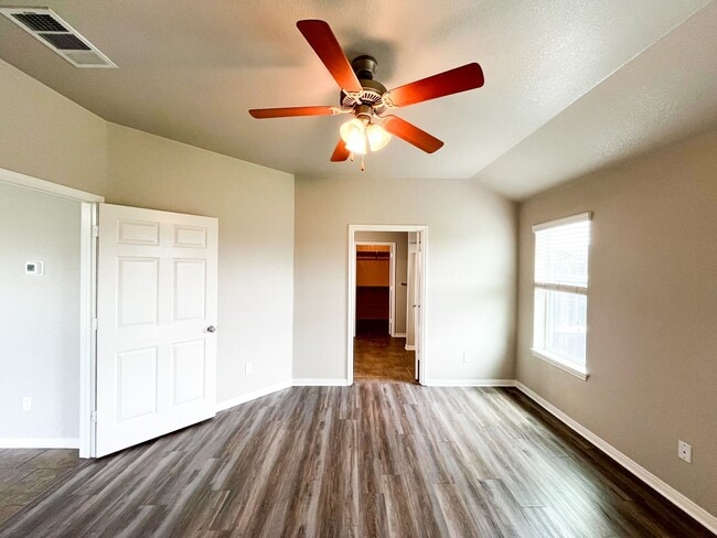 Building Photo - Available NOW!!!! This Beautiful 1 story, 4 Bedroom, 2 bath home in Killeen has a lot to offer!  ...