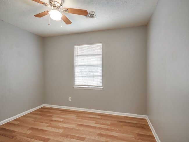 Building Photo - 5004 S Broadway Ave