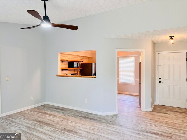 Building Photo - 506 Iris Glen