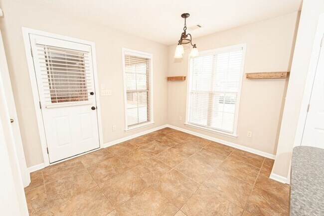 Building Photo - 8740 Lindsey Ln