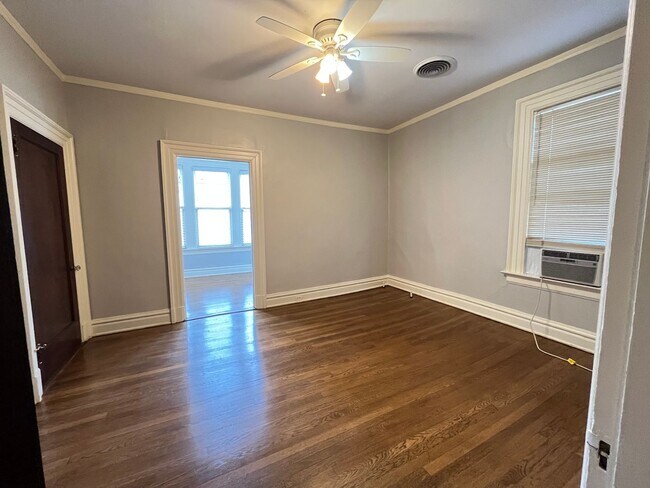 Building Photo - Central Gardens home with 4BR/2ba up w off...