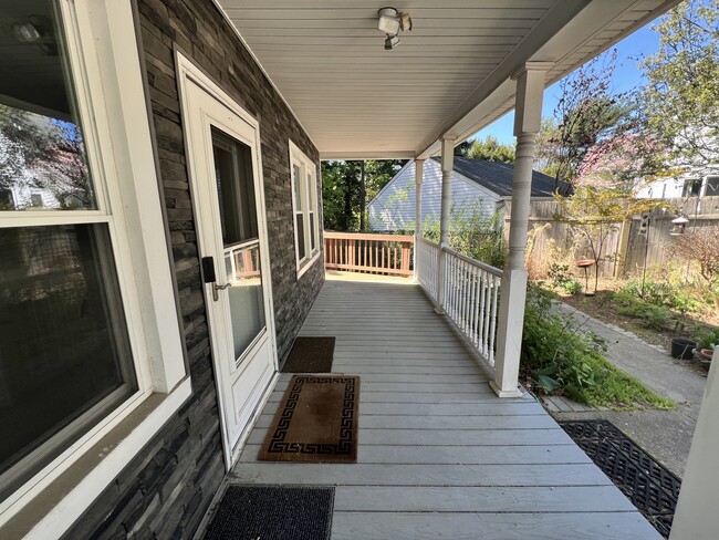Building Photo - 22 Knoll Pl