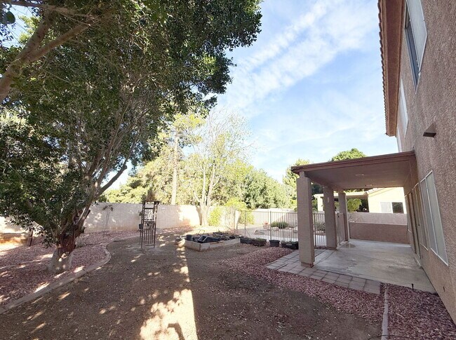 Building Photo - 9786 S La Rosa Dr