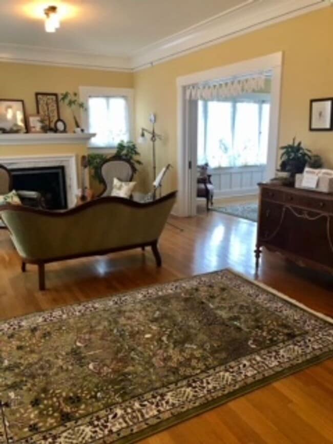 Building Photo - BEAUTIFUL, HISTORIC HOME IN THE HEART OF D...