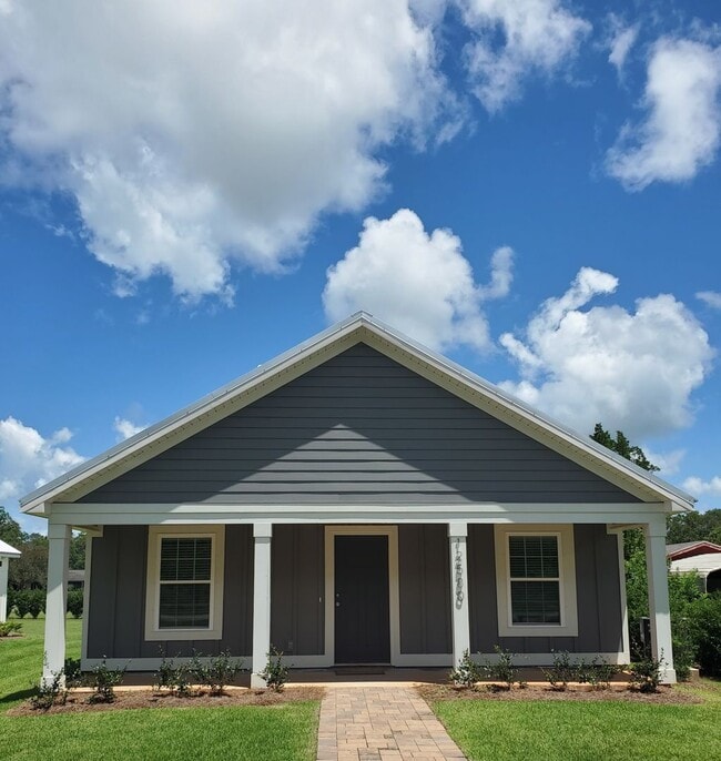 Building Photo - Great 3/2 home available in Elberta