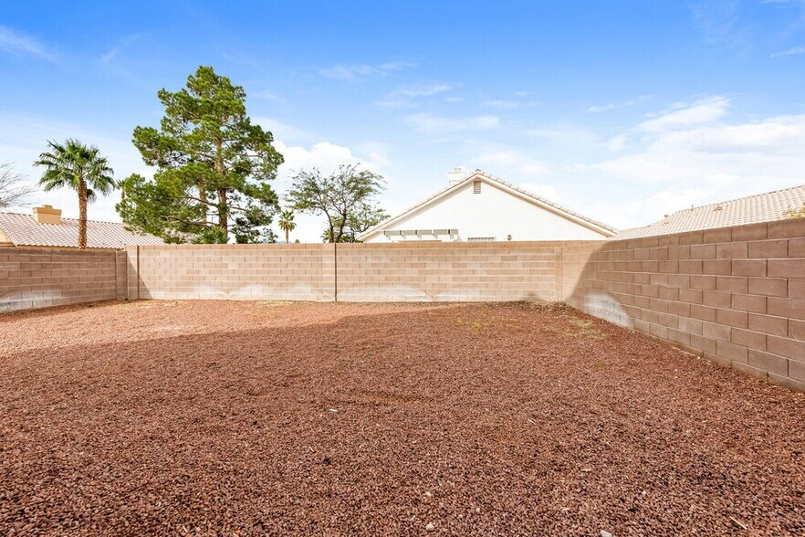 Building Photo - 4501 Bradpoint Dr