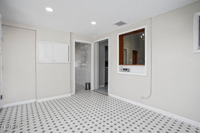 Building Photo - 3225 Fort Blvd