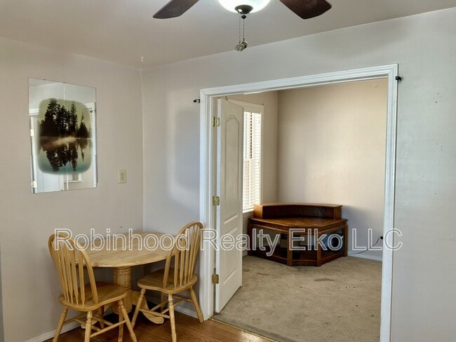 Building Photo - 385 Fir St