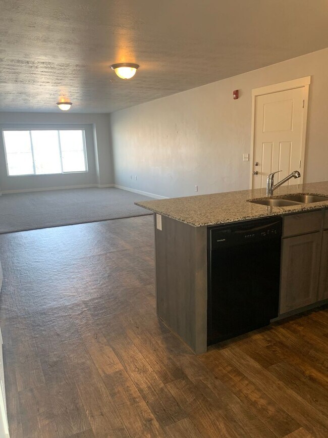 Building Photo - Lyman Triplex