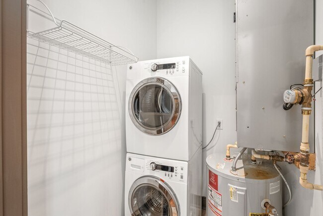 Building Photo - (Coming Soon) 1 Bedroom Condo In Southend with garage