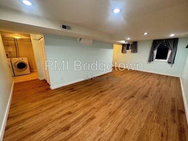 Building Photo - 4733 SE Yamhill St