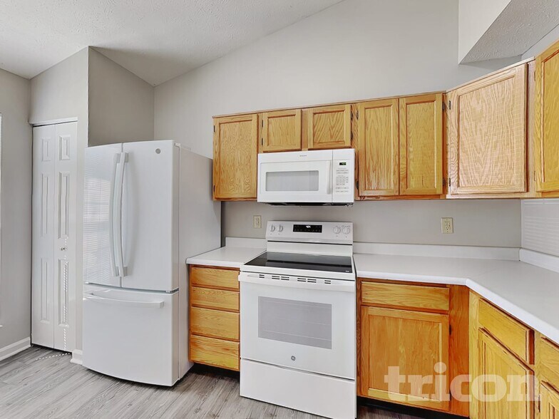 Building Photo - 784 Kingston Cir