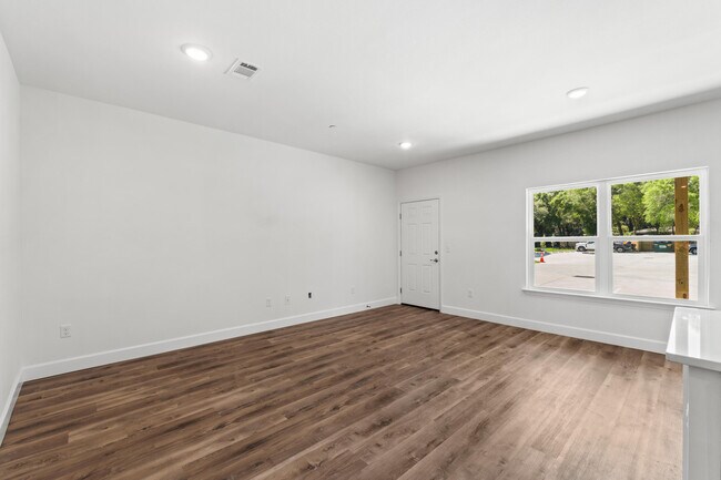 Building Photo - 910 Barrow St