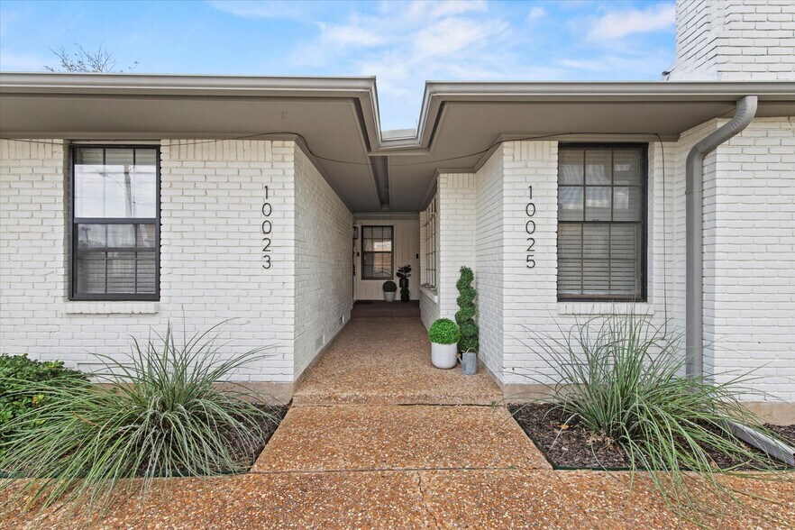 Building Photo - 10023 Olmos Dr