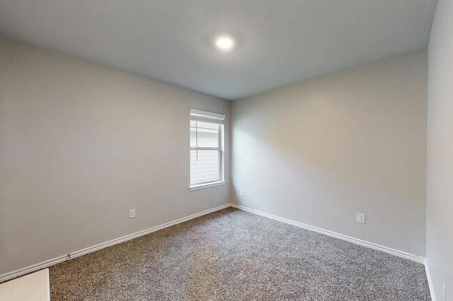 Building Photo - 3Bedroom, 2Bath, commuity pool access and side walk community in Pleasant Hill North Bryan off 2818