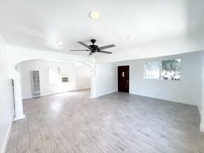 Building Photo - 714 S Oakford Dr