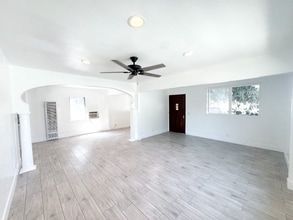 Building Photo - 718 S Oakford Dr