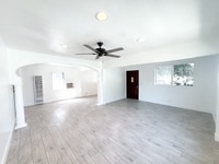 Building Photo - 718 S Oakford Dr