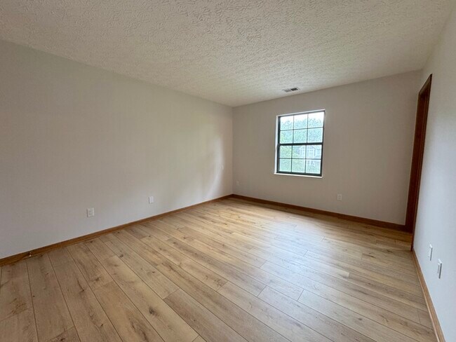 Building Photo - 564 Glenside Ln