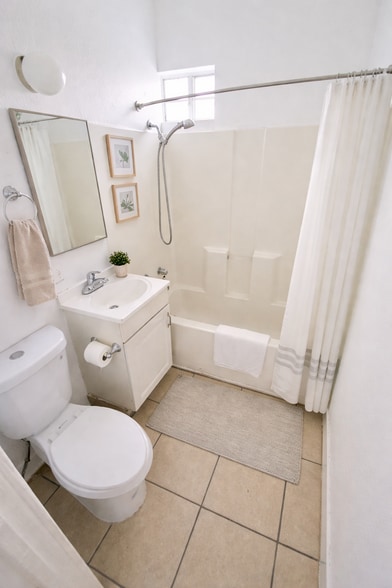 Building Photo - 1056 Orange Ave