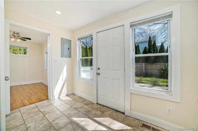 Building Photo - 99 Maple Ave