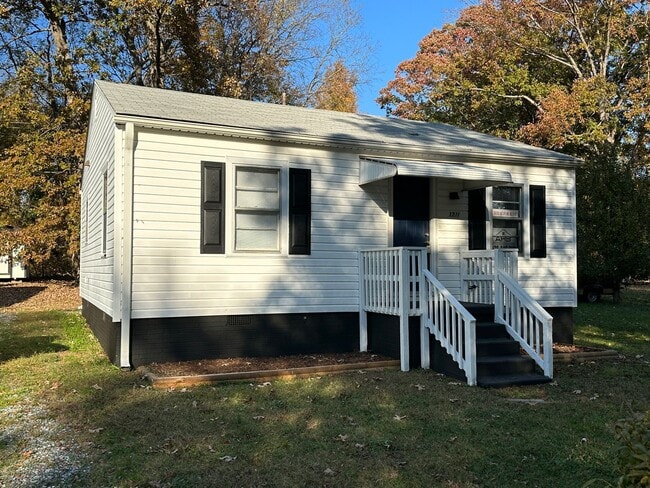 Primary Photo - Your Cozy New Home Awaits in Burlington!