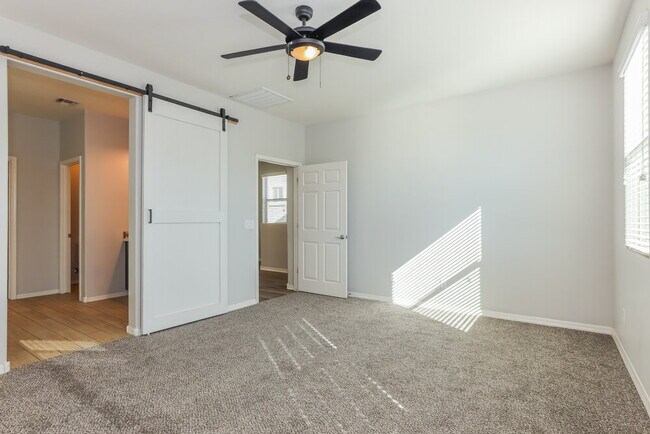 Building Photo - 3710 E Robert St