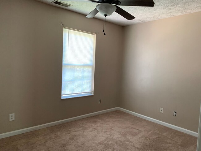 Building Photo - 907 Clarendon St~Haymount