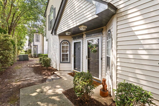 Building Photo - Updated condo-Brenneman Farms