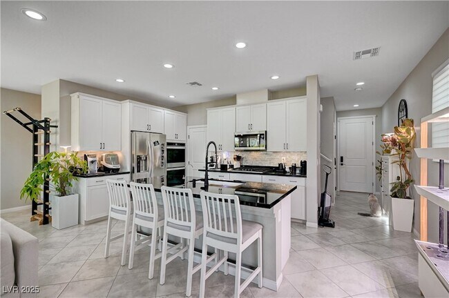 Building Photo - 4160 Elegant Chateau St