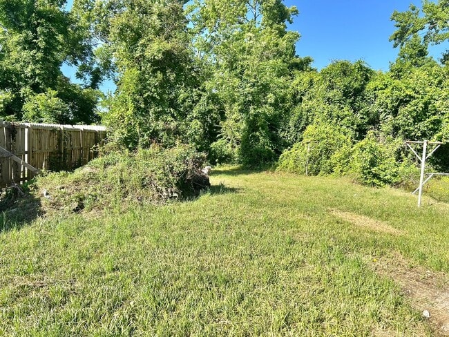 Building Photo - Newly Renovated 3BR Home Near Downtown & Medical District!