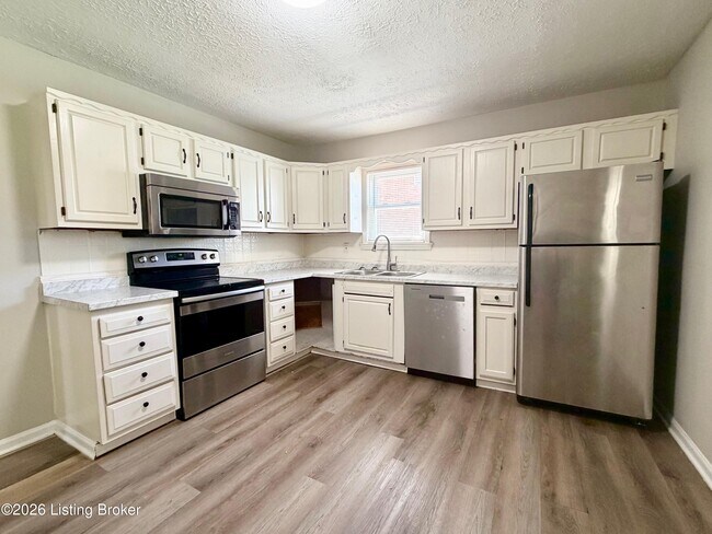 Building Photo - 6112 Corinth Way
