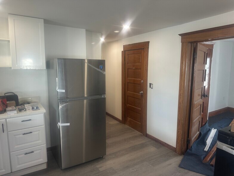 Building Photo - 76 Benham St