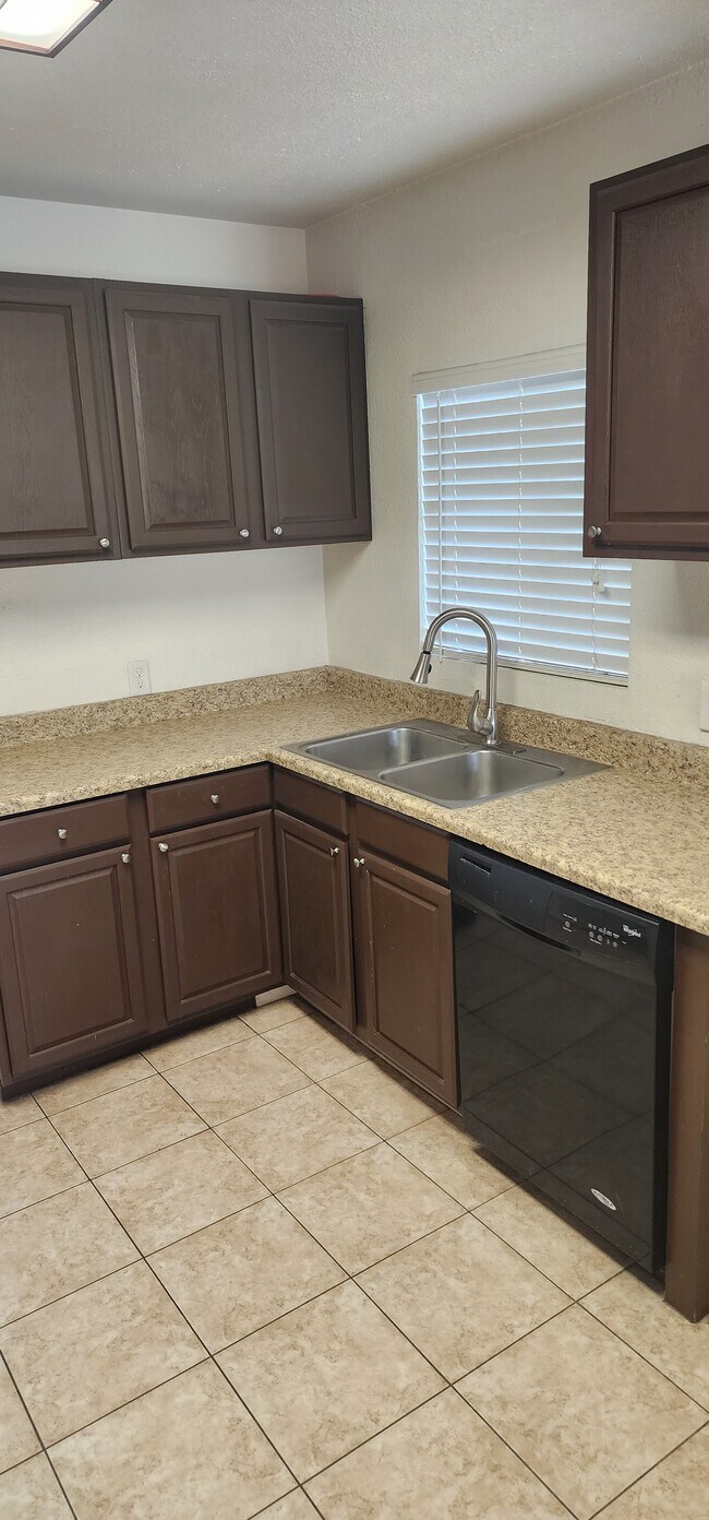 Building Photo - 718 S Jacob St