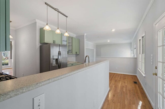 Building Photo - 4-Bed Oasis in Treyburn Community