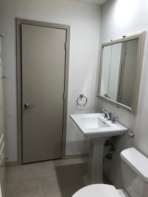 Building Photo - 2021 Towngate Dr