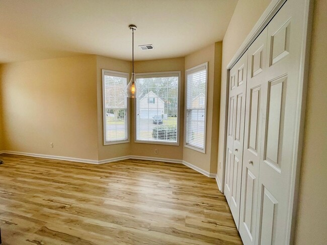 Building Photo - 4476 Farm Lake Dr