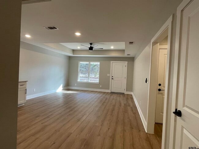 Building Photo - 518 Post Oak Dr