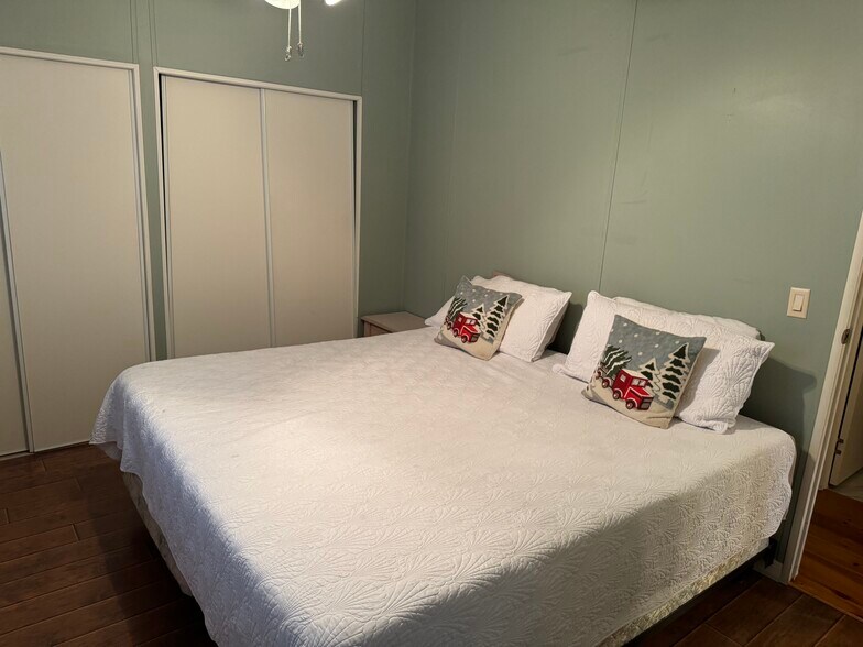 Primary King Bed - 478 Tall Oak Rd
