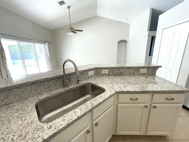 Building Photo - 1171 Tamango Dr