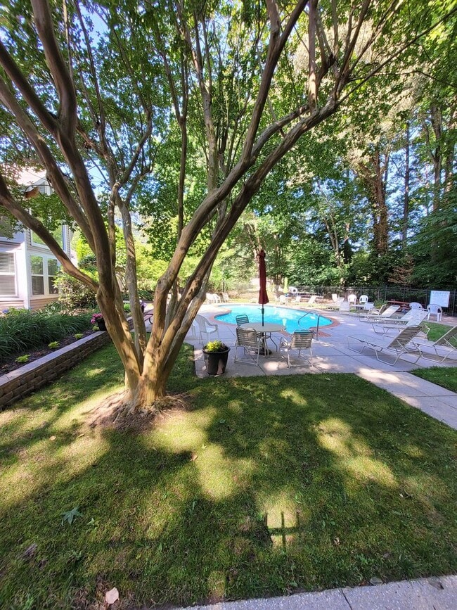 Building Photo - Improved Rent $1500!