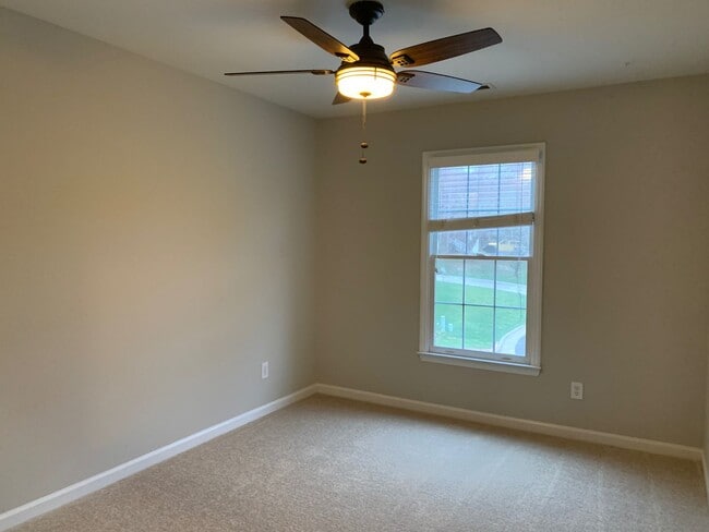 Building Photo - 5 Bed | 3.5 Bath House with Finished Basem...