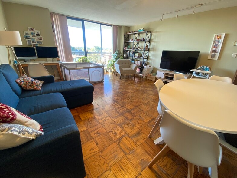 Building Photo - 60 Longwood Ave