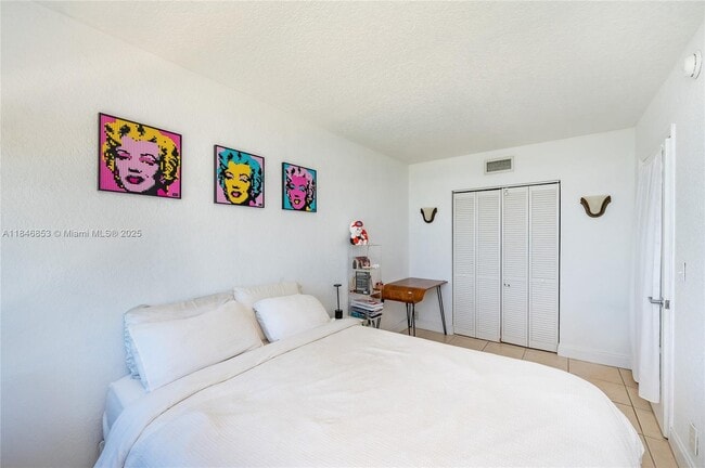 Building Photo - 2899 Collins Ave